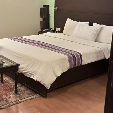 Hira Guest House Karachi Exterior photo