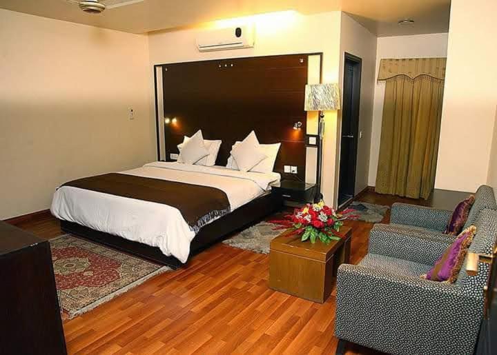 Hira Guest House Karachi Exterior photo