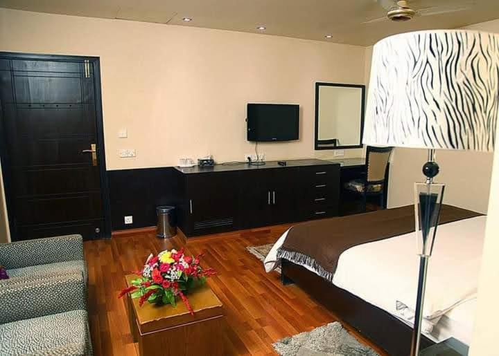 Hira Guest House Karachi Exterior photo