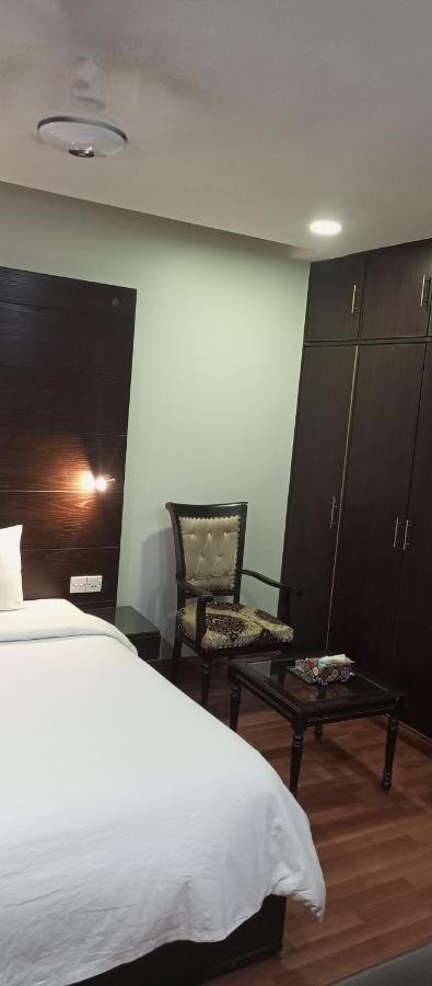 Hira Guest House Karachi Exterior photo