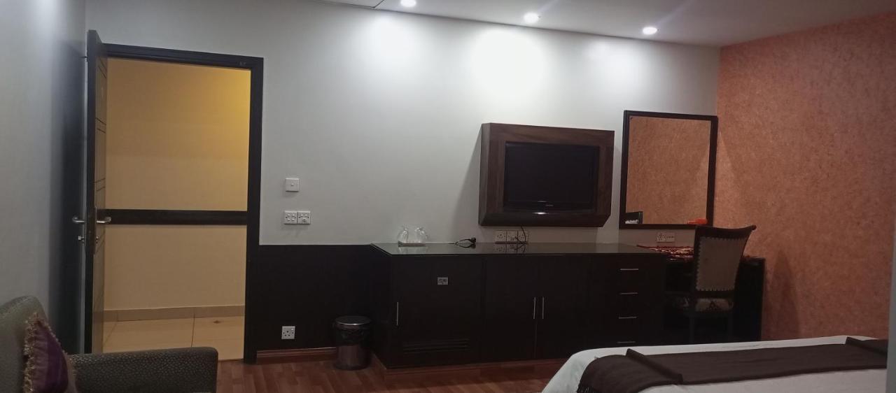 Hira Guest House Karachi Exterior photo
