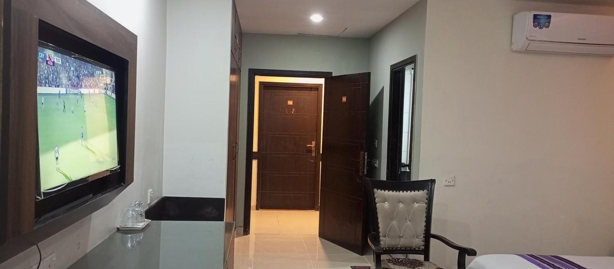 Hira Guest House Karachi Room photo